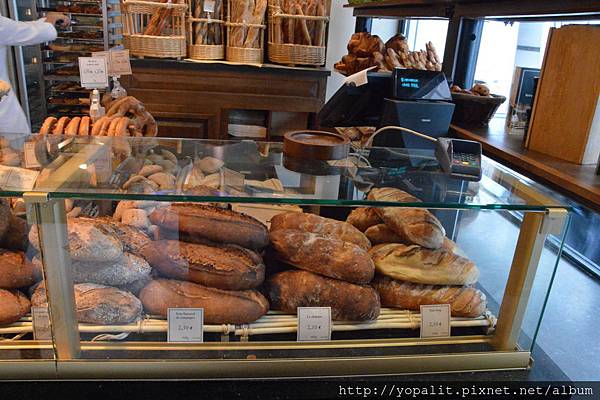 [Paris] 在巴黎吃法國當地的paul-0.5歐的法國麵包 @ELSA菲常好攝