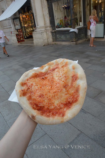 [食記] 義大利 Pizza San Marco 威尼斯聖馬可廣場旁美食3歐pizza @ELSA菲常好攝