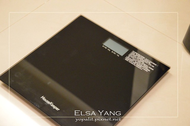 [開箱] 妙管家 housekeeper 體重計、超薄玻璃電子體重計|強化玻璃|體重機|家樂福 @ELSA菲常好攝