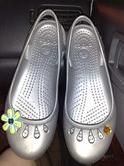 [開箱｜新入荷的新款布希鞋] crocs 最大的缺點心得評價｜下雨天小心地滑 @ELSA菲常好攝