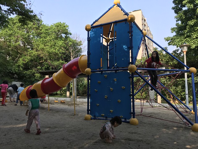 [2022親子景點懶人包] 26個台北新北特色公園共融式遊戲場溜滑梯沙坑盪鞦韆大彙整 @ELSA菲常好攝