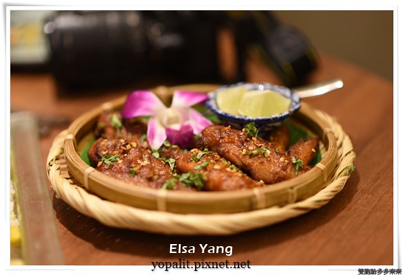 [美食] 信義微風。泰集泰式料理|泰集 Thai Bazaar第一名的月亮蝦餅|聚餐約會首選道地泰式餐廳 @ELSA菲常好攝