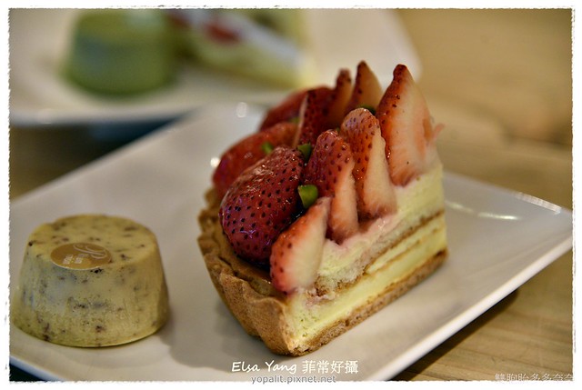 ［美食］忠孝復興甜點。PINEDE彼內朵千層蛋糕與harbs千層派比較｜日本甜點店 @ELSA菲常好攝