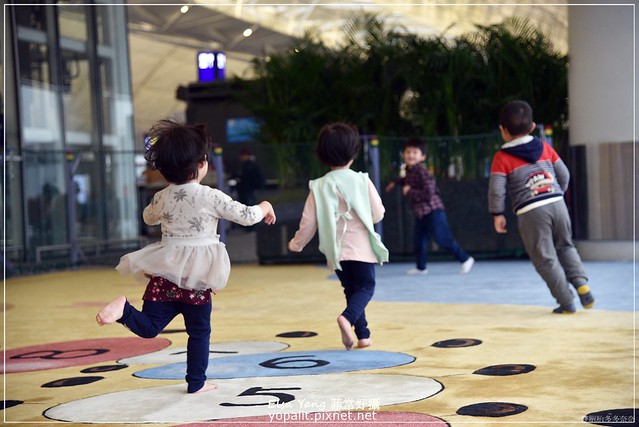 [親子旅行] 香港機場兒童遊戲區位置地點｜香港國際機場好逛好玩小孩也有放電的空間 @ELSA菲常好攝