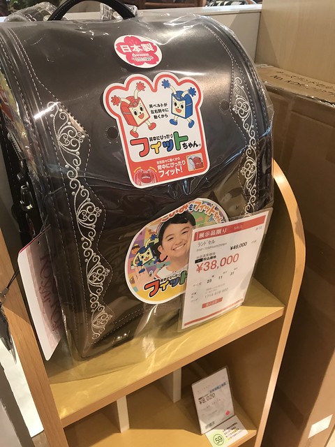 [東京購物] 日本小學生書包減壓護脊箱小學生書包｜手工輕量書包優惠價格 @ELSA菲常好攝