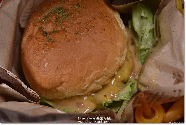 [美食] TNAKQ松江店 行李箱早午餐 義大利麵燉飯 美式漢堡|超可愛的迪士尼玩偶童話杯子打卡熱點 @ELSA菲常好攝