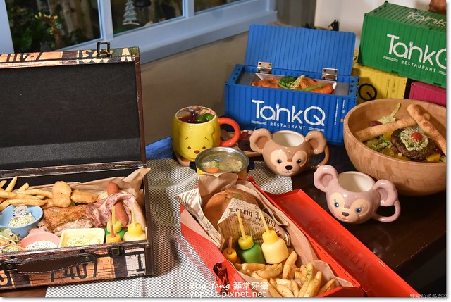 [美食] TNAKQ松江店 行李箱早午餐 義大利麵燉飯 美式漢堡|超可愛的迪士尼玩偶童話杯子打卡熱點 @ELSA菲常好攝