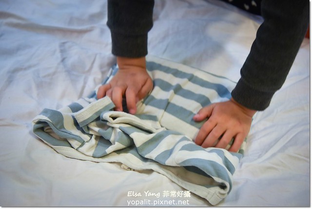 [開箱] 日本熱銷3D直立式速摺衣摺衣板| 教小孩摺衣服最方便迅速的快收摺衣板 @ELSA菲常好攝