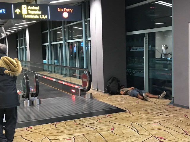 [新加坡] 樟宜機場過夜睡覺的地方-紅眼航班最好睡的樟宜國際機場第三航廈過夜心得|機場進市區交通費用 @ELSA菲常好攝