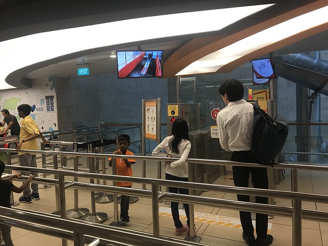 [新加坡] 樟宜機場過夜睡覺的地方-紅眼航班最好睡的樟宜國際機場第三航廈過夜心得|機場進市區交通費用 @ELSA菲常好攝