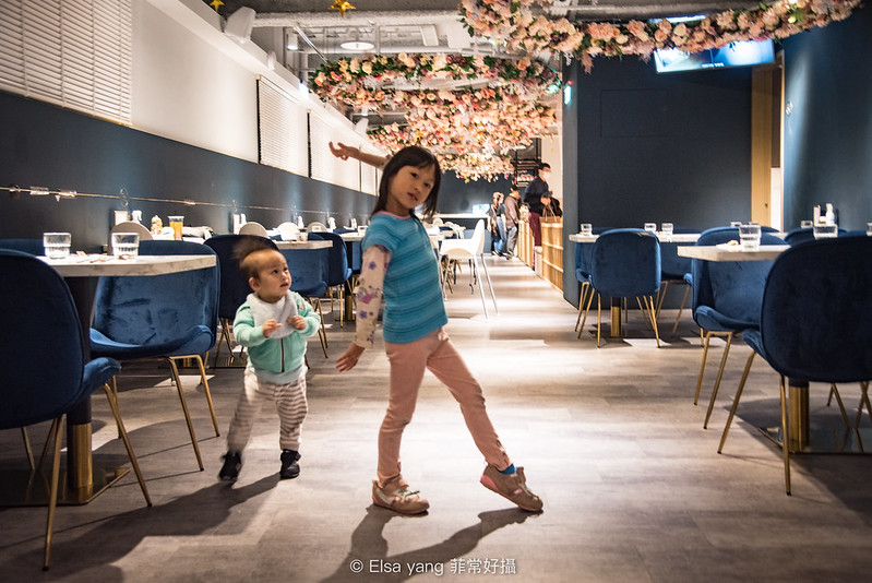 [親子餐廳] 台北華山。富爸爸餐飲會館｜室內溜滑梯木製玩具質感親子餐廳可舉辦生日趴替 @ELSA菲常好攝