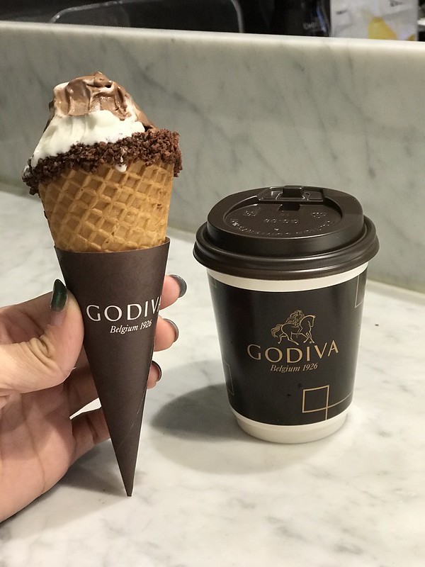 [好康訊息] godiva冰淇淋買一送一|2020必買必吃推薦雙重巧克力｜Godiva門市資訊｜Godiva買一送一門市資訊 @ELSA菲常好攝