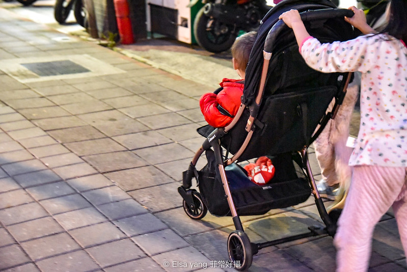 [育兒好物開箱] i-Smart嬰兒手推車推薦輕便推車｜Magic 自動收折嬰兒手推車｜登機車單手開收重量5.8kg極輕自動收折嬰兒推車 @ELSA菲常好攝