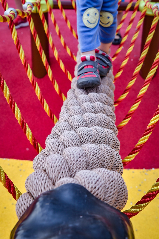 [台北共融式公園] 雙園河濱公園兒童遊戲場｜萬華雁鴨公園遊樂場 沙坑攀爬架超大磨石子溜滑梯 @ELSA菲常好攝