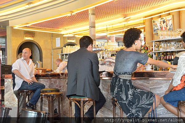 [paris] 法國蒙馬特-電影朝聖地 艾蜜莉咖啡館(雙磨坊咖啡館) @ELSA菲常好攝