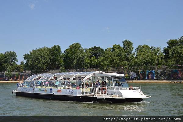 [paris] 法國。便宜搭船遊塞納河的BATOBUS @ELSA菲常好攝